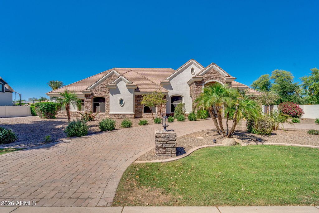 2082 E SANOQUE Boulevard, Gilbert, AZ 85298 — photo 4
