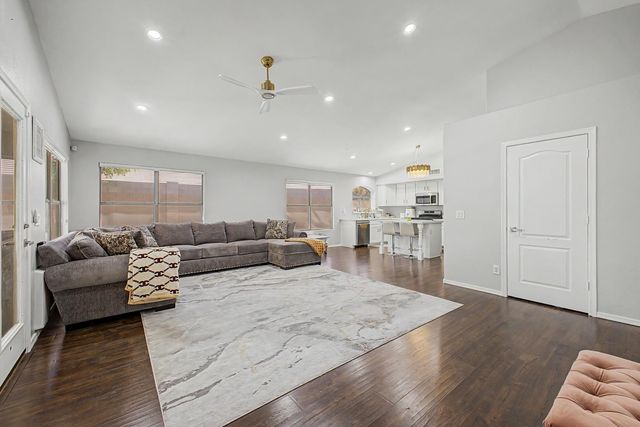 6406 W Escuda Road, Glendale, AZ 85308