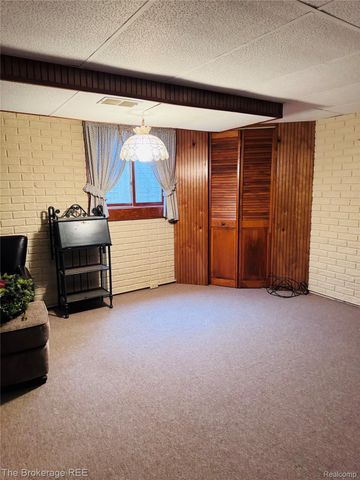 588 Oakbrook Circle, Flushing, MI 48433