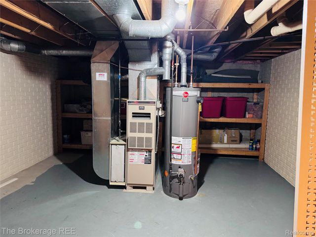 588 Oakbrook Circle, Flushing, MI 48433