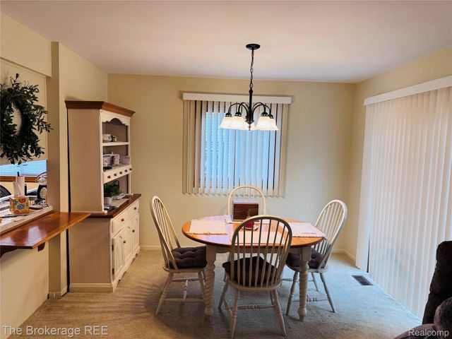 588 Oakbrook Circle, Flushing, MI 48433