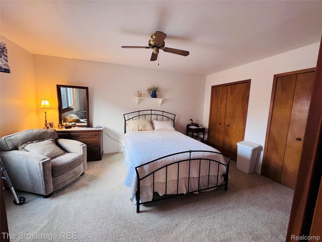 588 Oakbrook Circle, Flushing, MI 48433