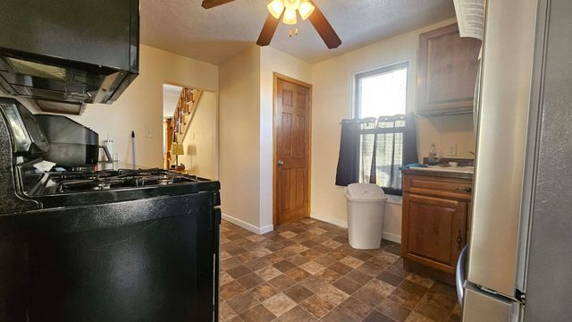 718 3rd St NW, Minot, ND 58703