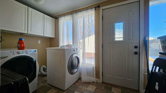 718 3rd St NW, Minot, ND 58703