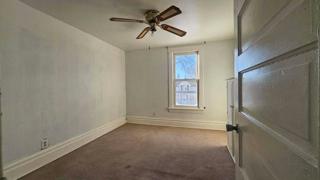 718 3rd St NW, Minot, ND 58703