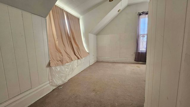 718 3rd St NW, Minot, ND 58703