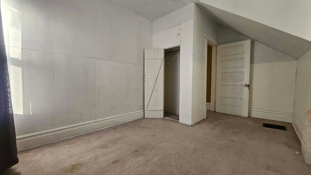 718 3rd St NW, Minot, ND 58703