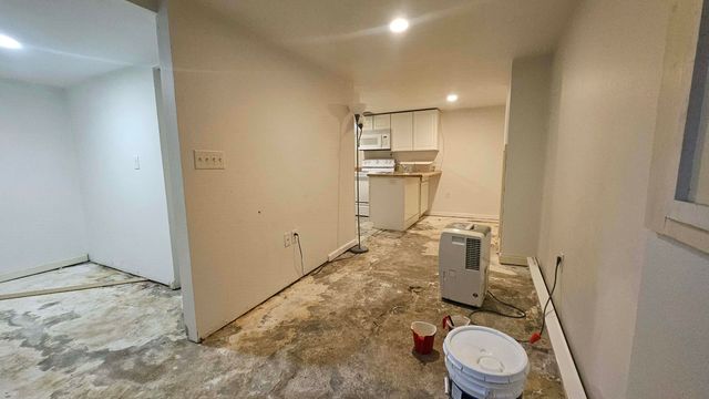 718 3rd St NW, Minot, ND 58703