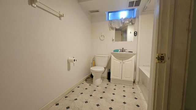 718 3rd St NW, Minot, ND 58703