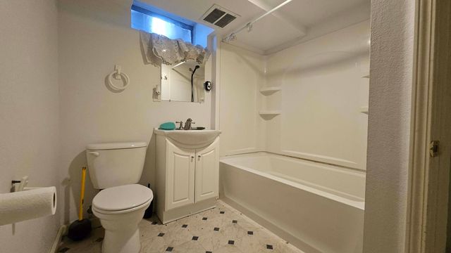 718 3rd St NW, Minot, ND 58703