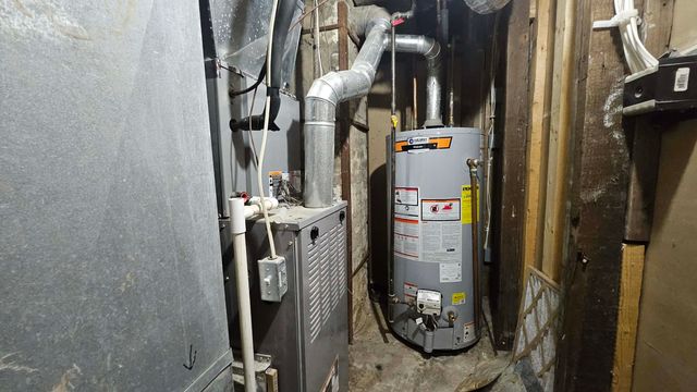 718 3rd St NW, Minot, ND 58703