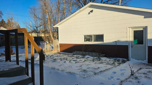 718 3rd St NW, Minot, ND 58703