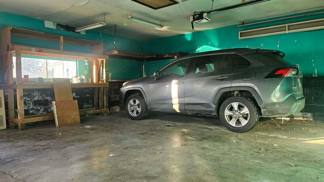 718 3rd St NW, Minot, ND 58703