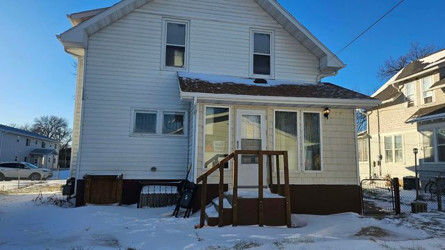718 3rd St NW, Minot, ND 58703