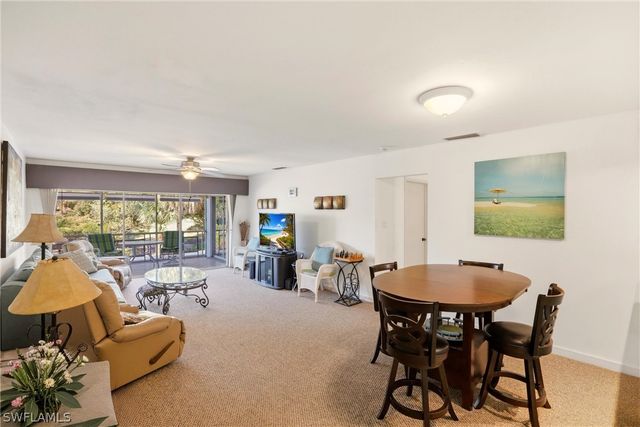 215 Cypress WAY E E3, Naples, FL 34110