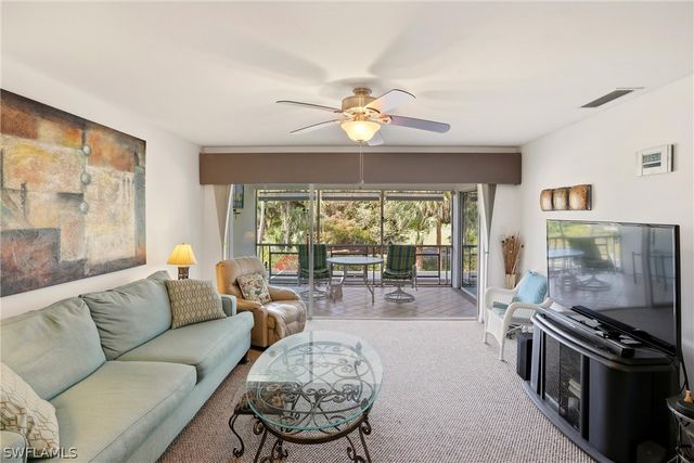 215 Cypress WAY E E3, Naples, FL 34110