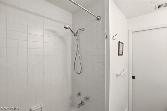 215 Cypress WAY E E3, Naples, FL 34110