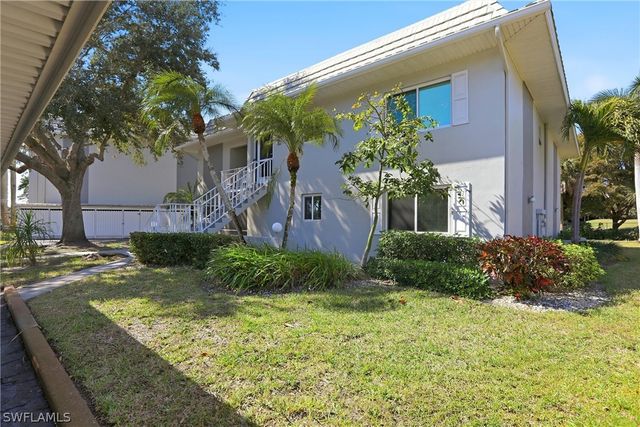 215 Cypress WAY E E3, Naples, FL 34110