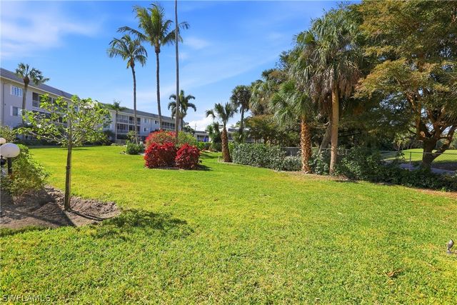 215 Cypress WAY E E3, Naples, FL 34110