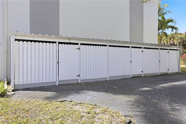 215 Cypress WAY E E3, Naples, FL 34110