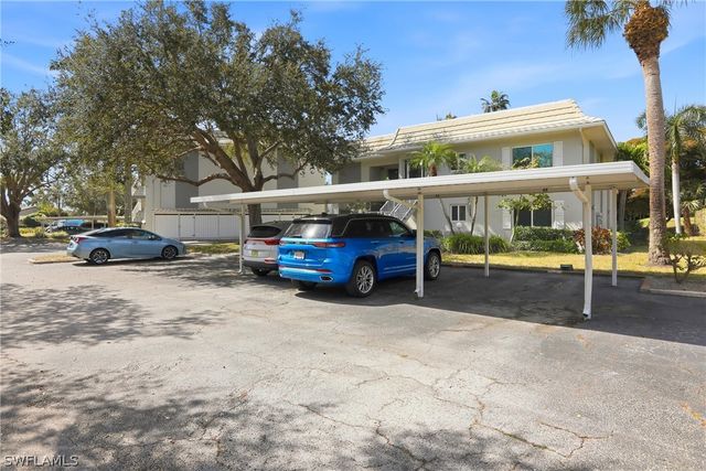 215 Cypress WAY E E3, Naples, FL 34110