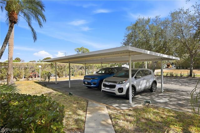 215 Cypress WAY E E3, Naples, FL 34110