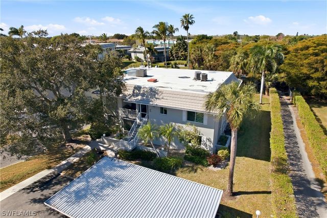 215 Cypress WAY E E3, Naples, FL 34110