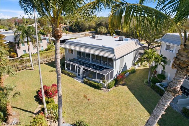 215 Cypress WAY E E3, Naples, FL 34110