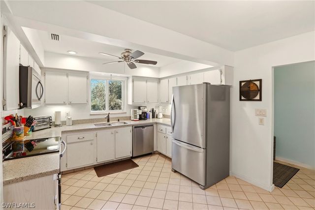 215 Cypress WAY E E3, Naples, FL 34110