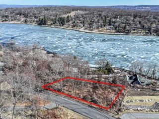 22 Candlewood Common, New Milford, CT 06776