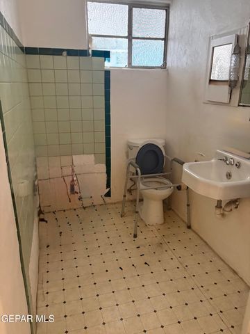 327 S GLENWOOD Street, El Paso, TX 79905