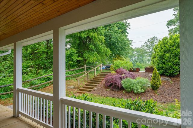 221 Courtland Place, Asheville, NC 28801
