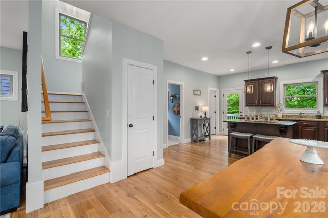221 Courtland Place, Asheville, NC 28801