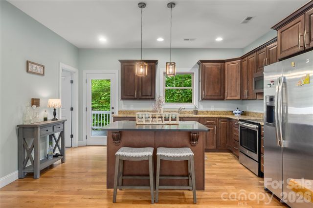 221 Courtland Place, Asheville, NC 28801