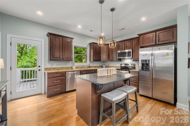 221 Courtland Place, Asheville, NC 28801