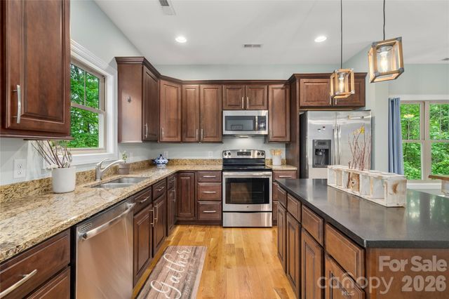 221 Courtland Place, Asheville, NC 28801