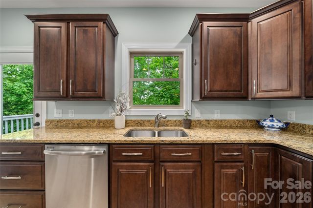221 Courtland Place, Asheville, NC 28801