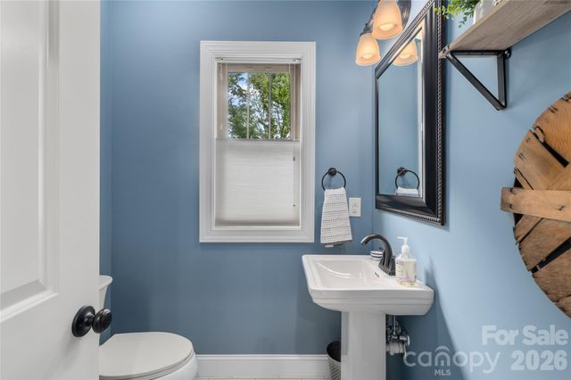 221 Courtland Place, Asheville, NC 28801