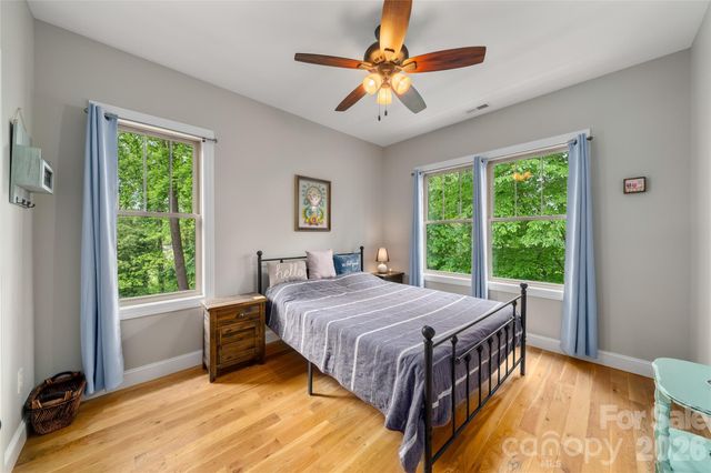 221 Courtland Place, Asheville, NC 28801