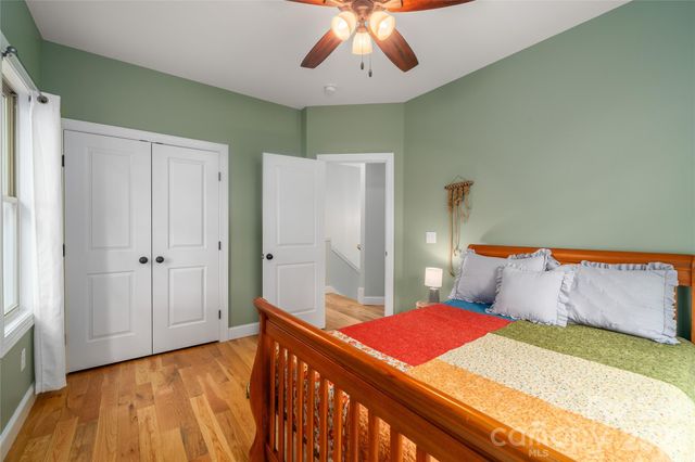 221 Courtland Place, Asheville, NC 28801