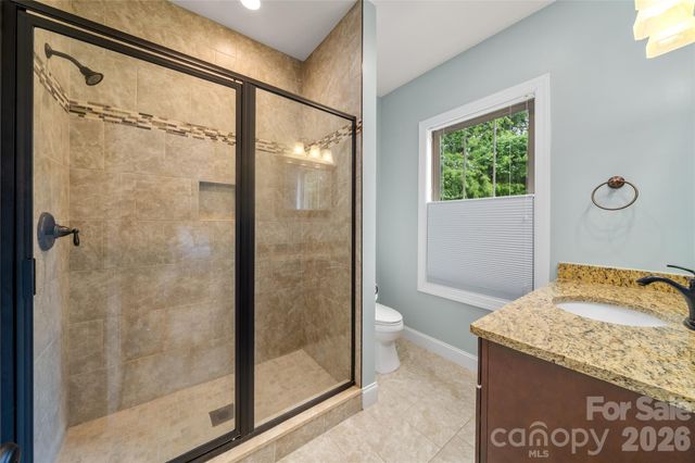 221 Courtland Place, Asheville, NC 28801