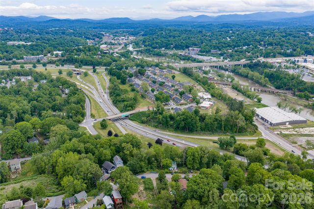 221 Courtland Place, Asheville, NC 28801