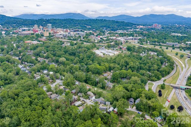 221 Courtland Place, Asheville, NC 28801