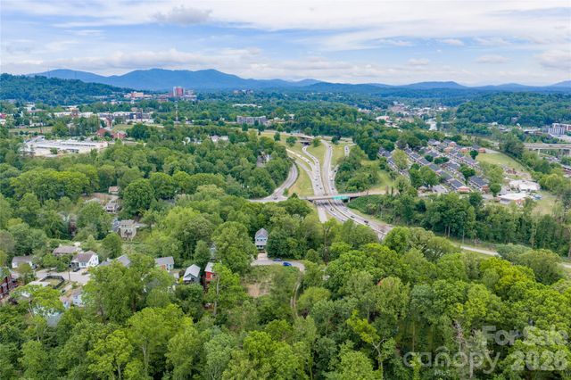 221 Courtland Place, Asheville, NC 28801
