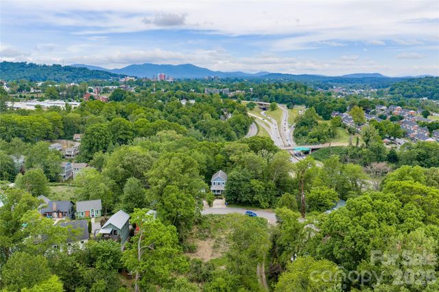221 Courtland Place, Asheville, NC 28801
