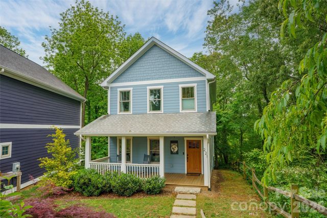 221 Courtland Place, Asheville, NC 28801