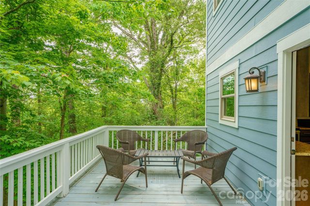 221 Courtland Place, Asheville, NC 28801
