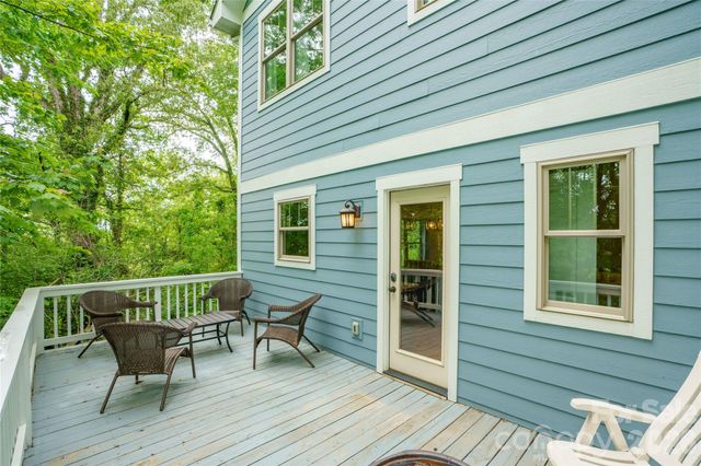 221 Courtland Place, Asheville, NC 28801