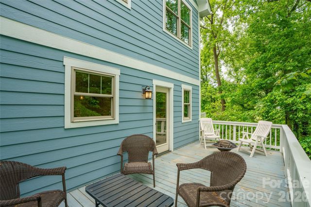 221 Courtland Place, Asheville, NC 28801