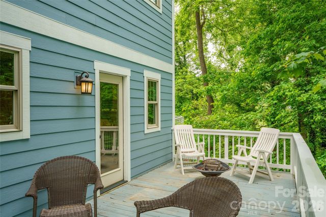 221 Courtland Place, Asheville, NC 28801